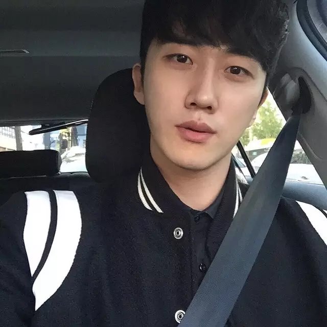扶韦宇荷