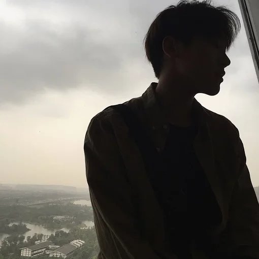雍雯舒凡