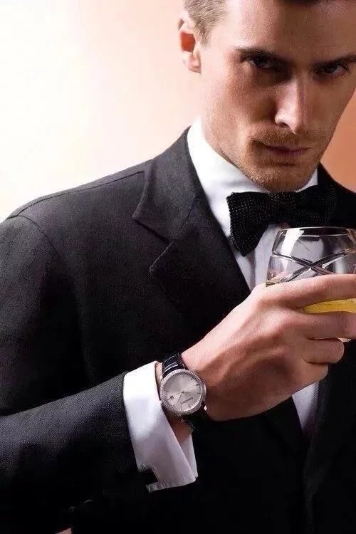 闻人彪妍翔